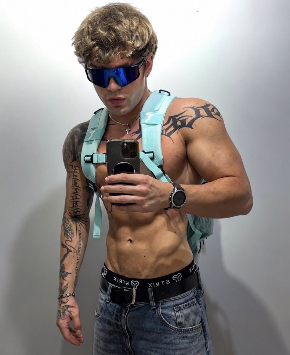 PanKornel's tweet photo. Wypłata przyszła? Zapraszam na dmy dzisiaj będzie zabawa cioty. Przywitajcie Pana grzecznie 

#cashmaster #master https://t.co/mJcX2Pn2uX