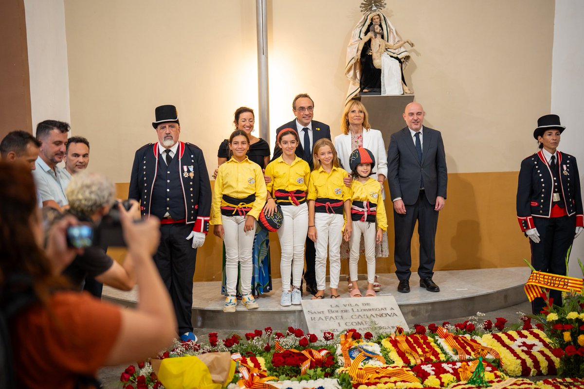 carlosprietogo's tweet photo. Un any més, he participat en l’ofrena floral a la tomba de Rafael Casanova, a Sant Boi de Llobregat.

Una jornada per recordar la nostra història, reivindicar la memòria i celebrar tot allò que compartim.

Ho he fet acompanyat de l’alcaldessa, @LluisaMoretSabi; el president del @parlamentcat, @joseprull; i les conselleres @aliciarll i @eniubo, entre altres autoritats.

Gaudiu d’una bona #Diada2026!