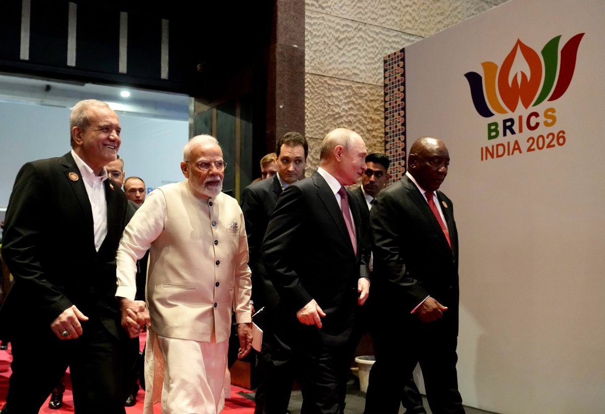 KKRWeRule's tweet photo. Idhar Iran President ka hath pakad k chl rha hai udhar tweet me My friend Donald Trump se bkchodi karte hai or fir Russia se 55% oil import bhi chlta rhega😭

Congress jhat diplomacy shikaegi https://t.co/STAqGK1HMh