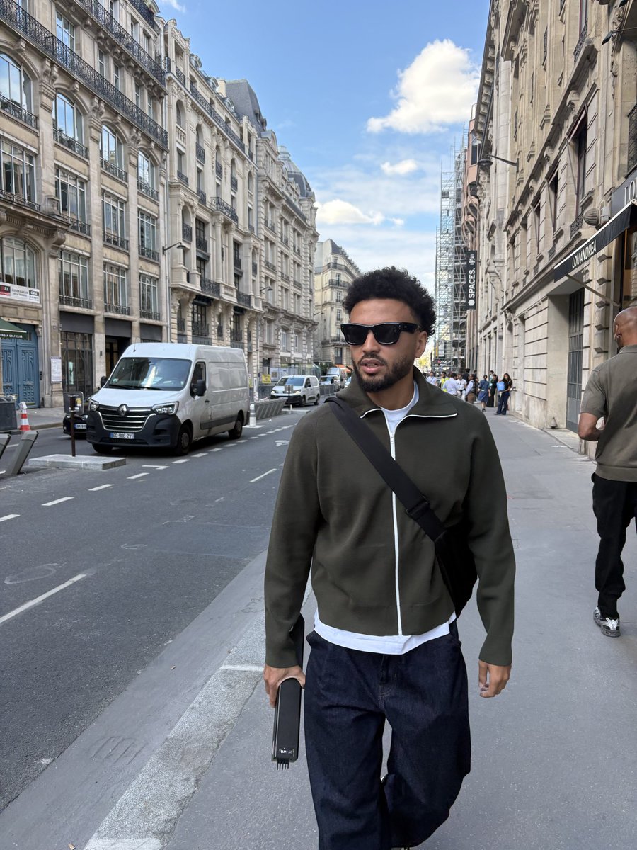 LinkDeal_'s tweet photo. Les gars la veste Uniqlo est tellement douce et quali (49€) 

Lien : https://t.co/UmGXaKhcOL https://t.co/ZNSIRLrIaC
