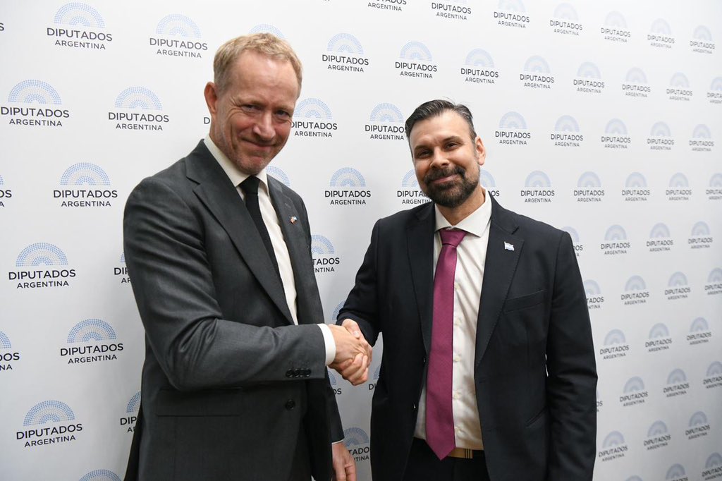 NoruegaenARG's tweet photo. 🇦🇷🤝🇳🇴 Participamos en la constitución del Grupo Parlamentario de Amistad con el Reino de Noruega de @DiputadosAR .

Una iniciativa que fortalece la relación bilateral y promueve oportunidades de comercio, inversión y cooperación económica, entre ellas el acuerdo EFTA-Mercosur. https://t.co/hg5bawQd0K