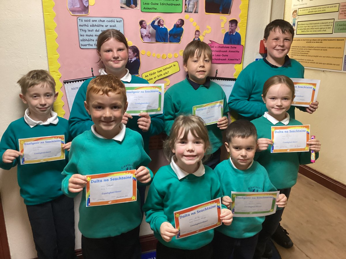 gaelscoilbc's tweet photo. 𝐂𝐨𝐦𝐡𝐠𝐡𝐚𝐢𝐫𝐝𝐞𝐚𝐬 𝐥𝐞 𝐃𝐚𝐥𝐭𝐚í 𝐧𝐚 𝐒𝐞𝐚𝐜𝐡𝐭𝐚𝐢𝐧𝐞  &amp; 𝐆𝐚𝐞𝐢𝐥𝐠𝐞𝐨𝐢𝐫í 𝐧𝐚 𝐒𝐞𝐚𝐜𝐡𝐭𝐚𝐢𝐧𝐞.
Congratulations to our Pupils of the week (Dónal, Hailey, Jamie &amp; Éilis)  and Gaeilgeoirí of the week (Oisín, Laila, Jonah &amp; Rían). https://t.co/os3pl6d4ZX