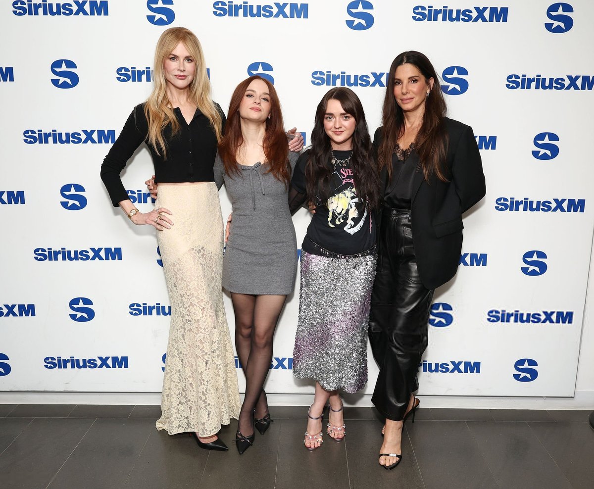 SandyBullockNet's tweet photo. 📸 Photos of #SandraBullock appearing on @FallonTonight and @RadioAndyTweets have been added to the gallery along with some screencaptures!

🔗 https://t.co/9BLinPZdJb https://t.co/lElLxNBmd4
