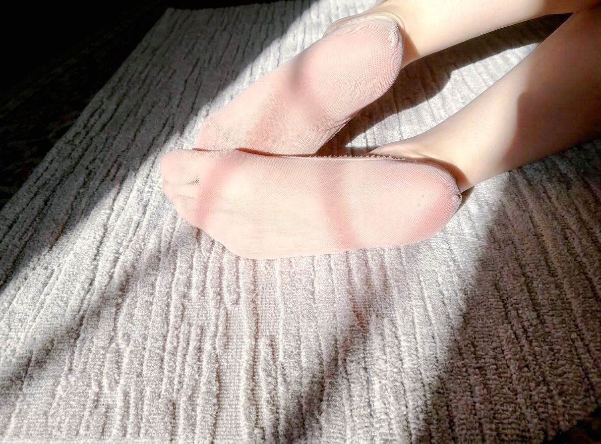 kittynangel's tweet photo. Sunny soles for you, happy friday😘🩰✨💫
#feetfetish https://t.co/OenUNc3v9I