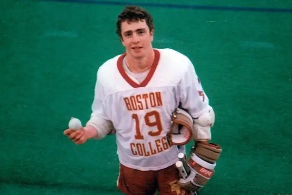 25YearsAgoLive's tweet photo. 24-year-old South Tower employee Welles Crowther calls his mother from the badly-burning 77th floor: “Mom, this is Welles,” he says, with a large amount of interference and commotion heard in the background. “I’m okay.” 

He then tells her that he’s going to go to the Sky Lobby to see what can be done about evacuating survivors and hangs up.