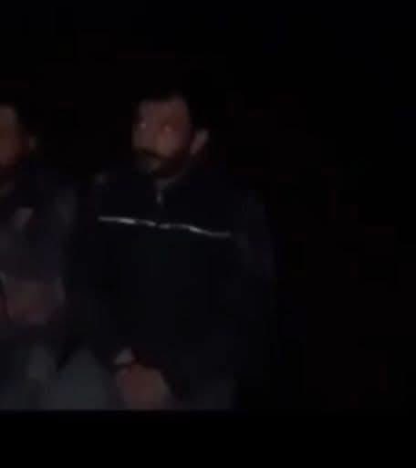 FawazElziyab's tweet photo. نشرنا الامس فيديو يوضح مقتل ثلاثة شبان عرب من قبل مقاتله كردية حاليا ضمن قوات الجيش السوري ليقوم افراد عائلة الشاب بالتعرف عليه بعد ان بحثوا عنه لسنوات دون معرفة مصيره… هذا الشاب كان عائدا من الحسكة للرقة وقد توسل قبل اعدامه للقاتله ان لديه عائ��ة ولكن حقد الكرد في الجزيرة كان اكبر من التوسل فتم قتله بكل برروووووووود … والان يطلب منا ان نكون هادئين وريلاكس والتصفيق…….