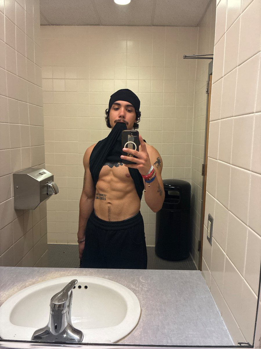stainedracks's tweet photo. face reveal https://t.co/XMgesOamIe