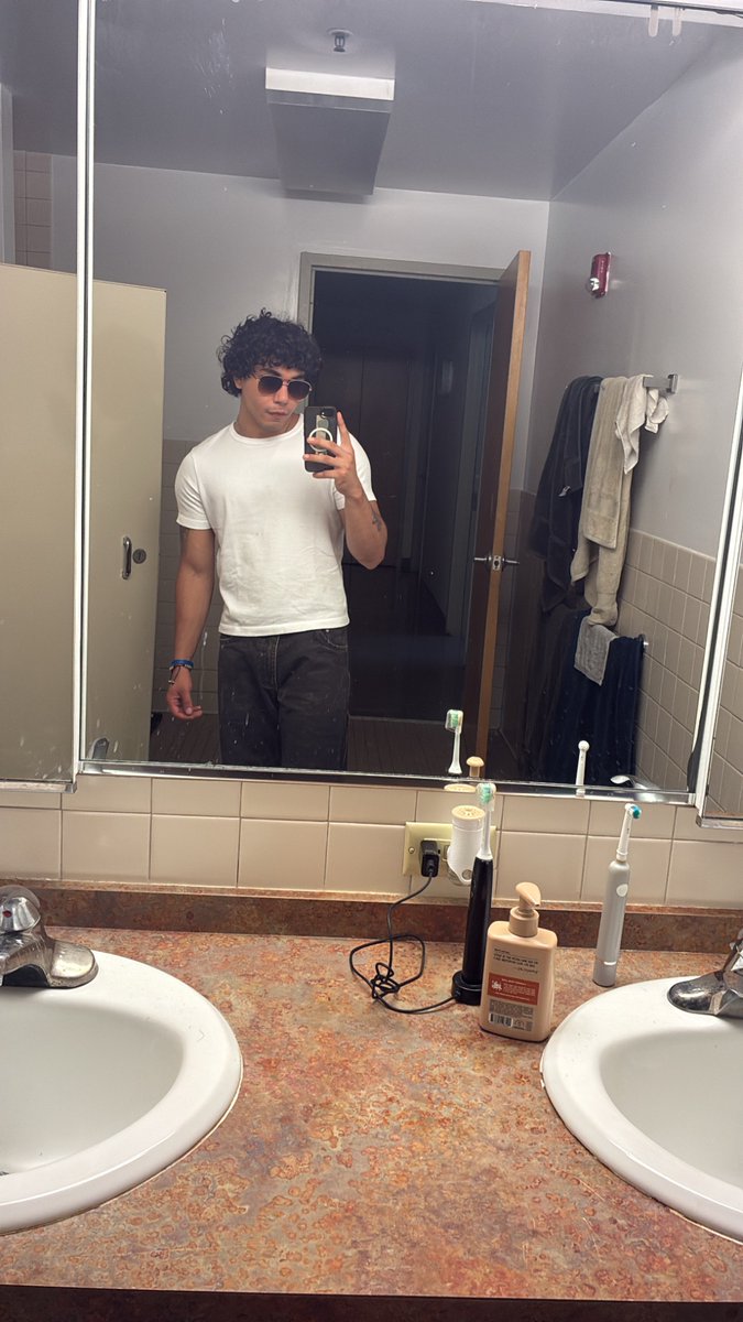 stainedracks's tweet photo. face reveal https://t.co/XMgesOamIe