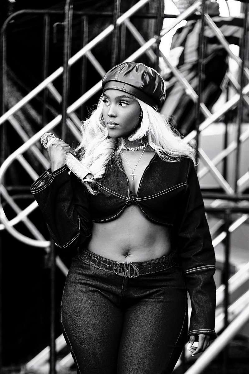 Nikita_Kering's tweet photo. Lick Back Szn ❤️‍🔥 https://t.co/2JEs5MCgAZ