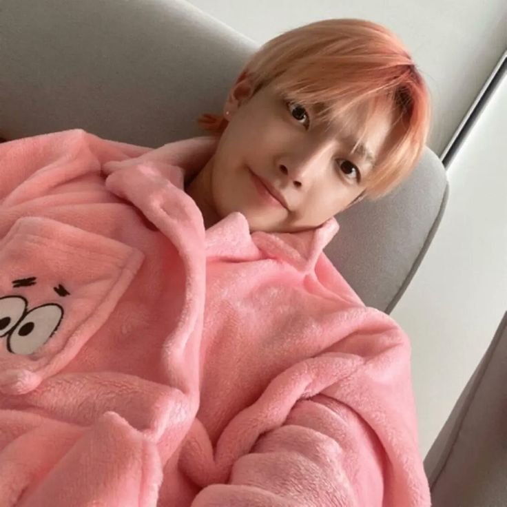 hoeyoungie's tweet photo. btw guys, remember when they-? https://t.co/Hdi2yaKOV9