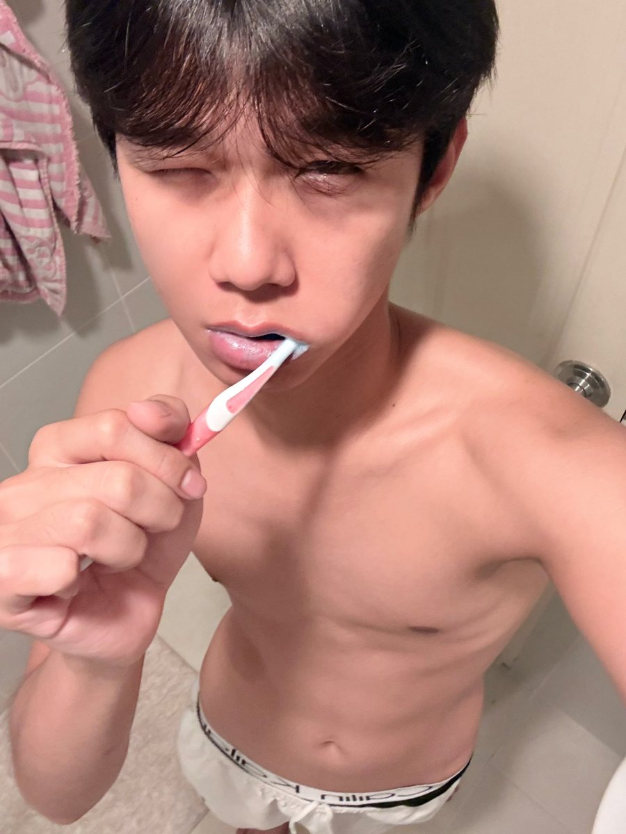 gkul20_'s tweet photo. แปรงฟันกันครับ 😬 https://t.co/bqPfZNRgpC