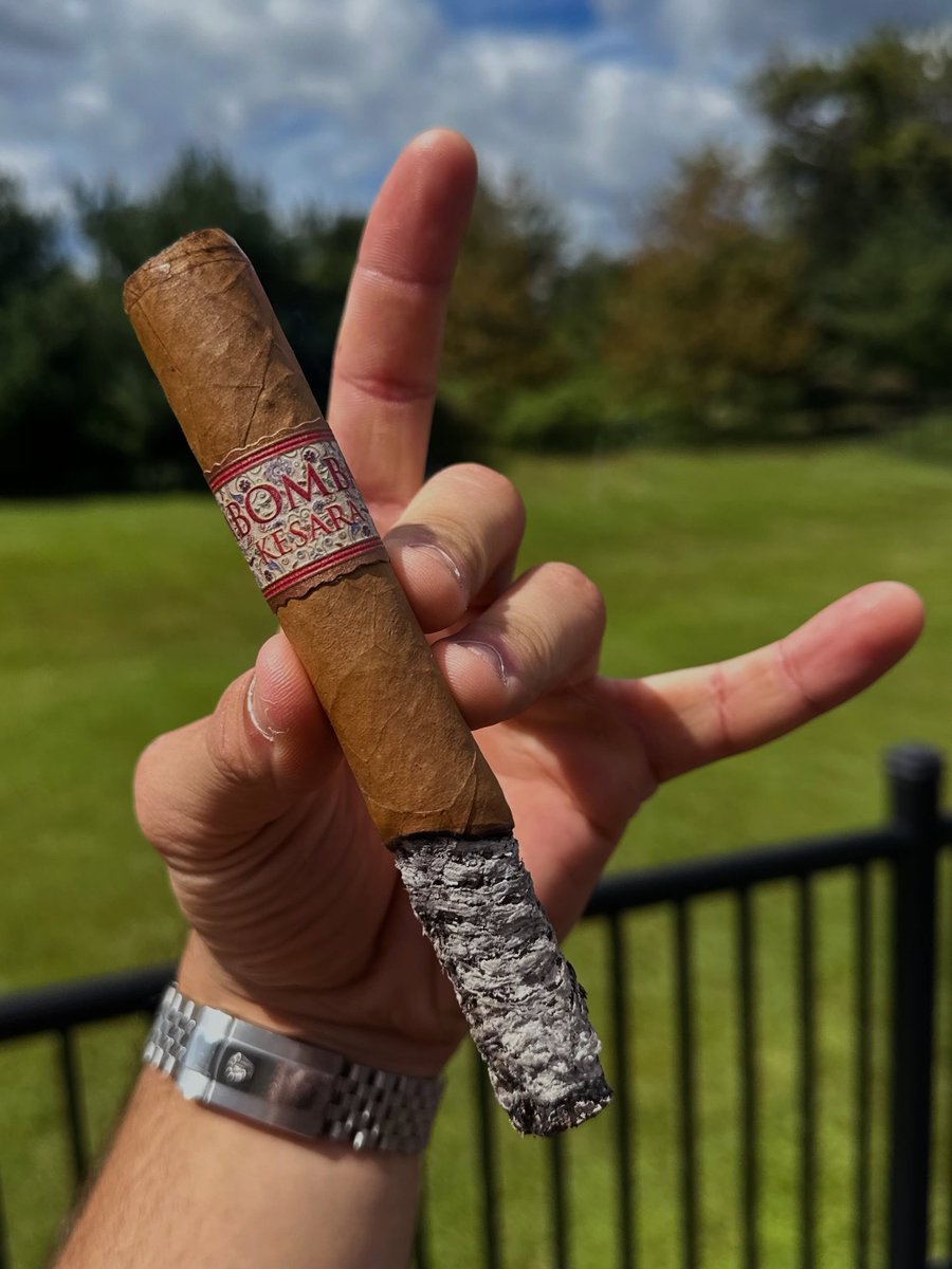 mbombaycigars's tweet photo. Starting the morning with a beautiful #Mbombay Kesara! Those aged tobaccos bring some serious depth. ☕️🔥💨 Thank you @RogueCigars for the shoutout! #cigars #cigarlife #botl #cigarlovers https://t.co/7OzJxnfI9a