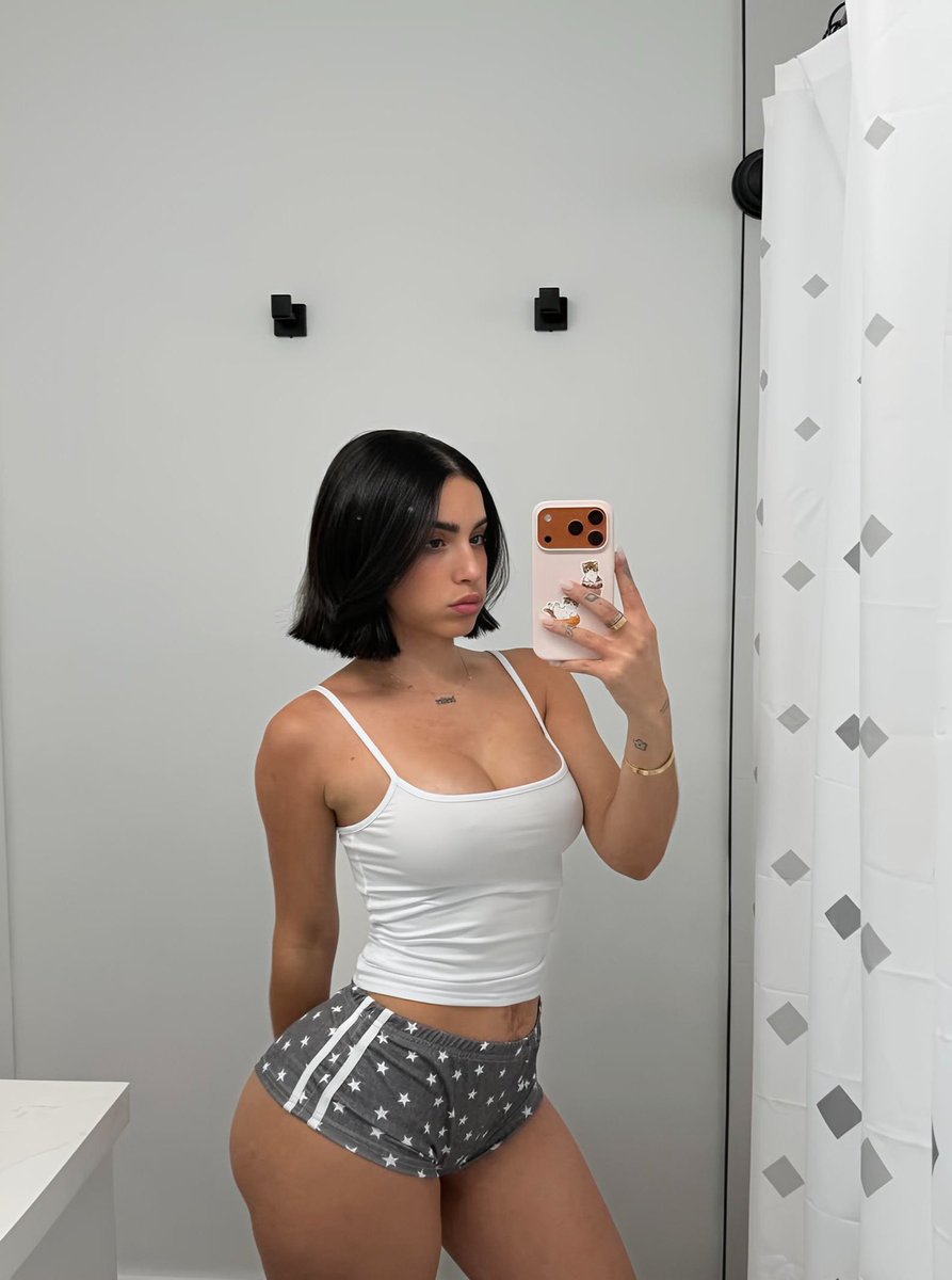 AngelaAlva1o's tweet photo. don't be nervous I don't bite i promise ☺️ https://t.co/Edk6Wyarce