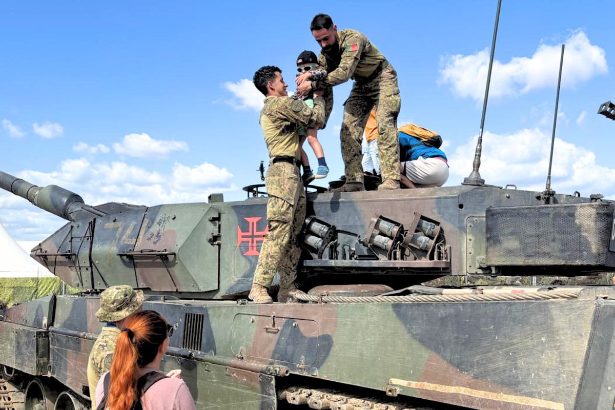 emgfa_oficial's tweet photo. Os militares portugueses em missão na Eslováquia participaram no “International Military Air Days (IMAD) 2026”, realizado no Aeródromo de Piešťany nos dias 5 e 6 de setembro 🪖

Mais sobre https://t.co/9LsoTVMDJu

#ForçasArmadasPortuguesas #4FNDSUBAGRSVK #FlancoLeste #WeAreNATO https://t.co/jxFtFbla74