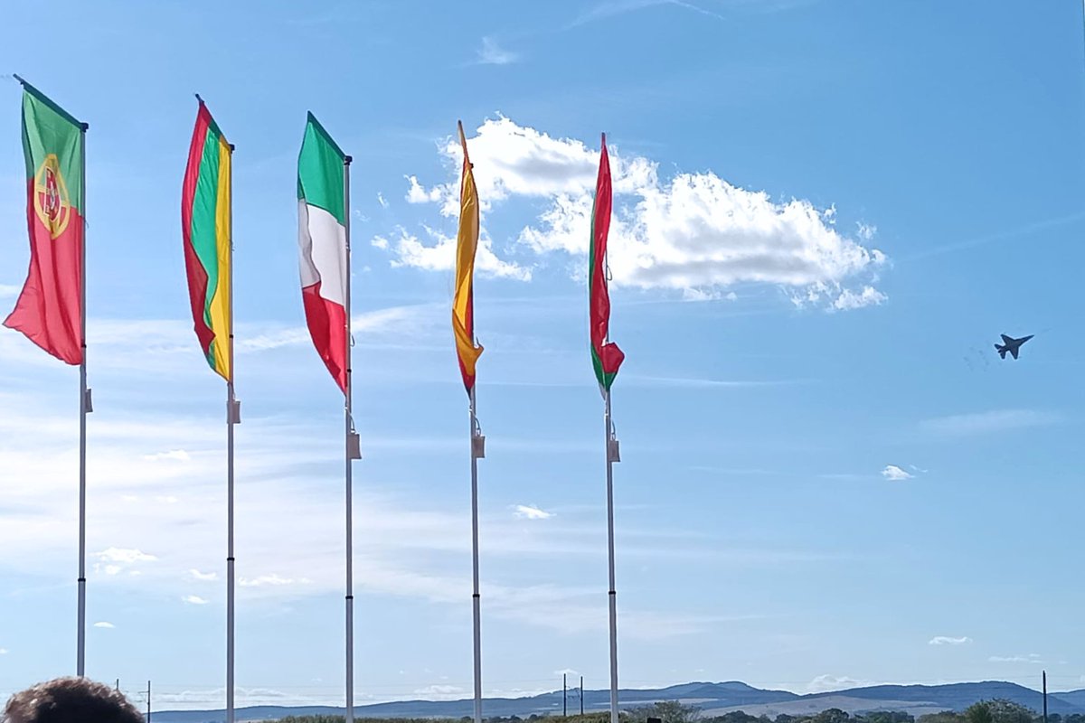 emgfa_oficial's tweet photo. Os militares portugueses em missão na Eslováquia participaram no “International Military Air Days (IMAD) 2026”, realizado no Aeródromo de Piešťany nos dias 5 e 6 de setembro 🪖

Mais sobre https://t.co/9LsoTVMDJu

#ForçasArmadasPortuguesas #4FNDSUBAGRSVK #FlancoLeste #WeAreNATO https://t.co/jxFtFbla74