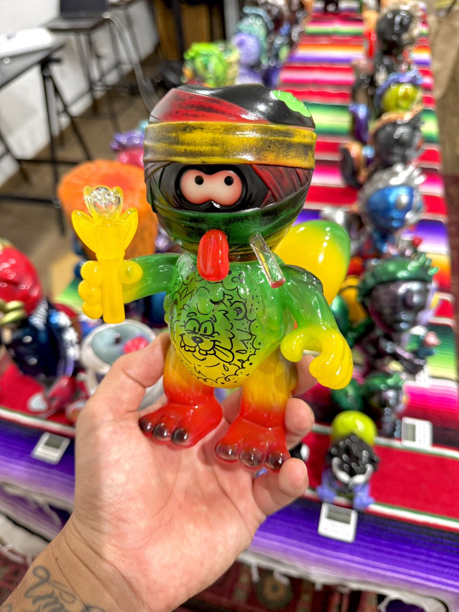BlackBookToy's tweet photo. Attack of the Super Skunkに来場出来なかった方々、お待たせしました！
@humanrobot_toys Yummy Mummy Frank のオンライン抽選販売開始。今回はどなたでも応募可能
頭部はGID、ボディはクリア成型と一度で二度美味しい仕様。抽選応募は9/14いっぱい。
https://t.co/rckIdJwW3B

#sofubi #ソフビ https://t.co/4l7zG8MYDI