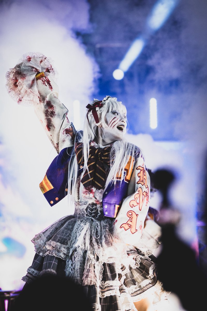 u_sss00's tweet photo. 260911(金) 20:20回
ユニバ
ハロウィーン・ホラー・ナイト・アカデミー ～絶叫の15年～

ゴシックゾンビちゃんみたいでニコニコしててめちゃくちゃ可愛かった🫶
#USJファン 
#HHN2026 #ホラナイ #ハミクマ https://t.co/gplB0mU2Xi