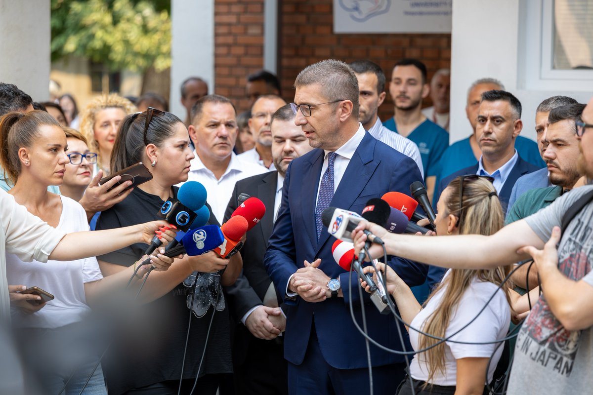 VladaMK's tweet photo. Мицкоски: Донирани се инвертер клима уреди за 500 семејства, дел од проектите и политиката на оваа Влада ⬇️

🔗https://t.co/Ijnuu7OYD7 https://t.co/fxnYqhXONK