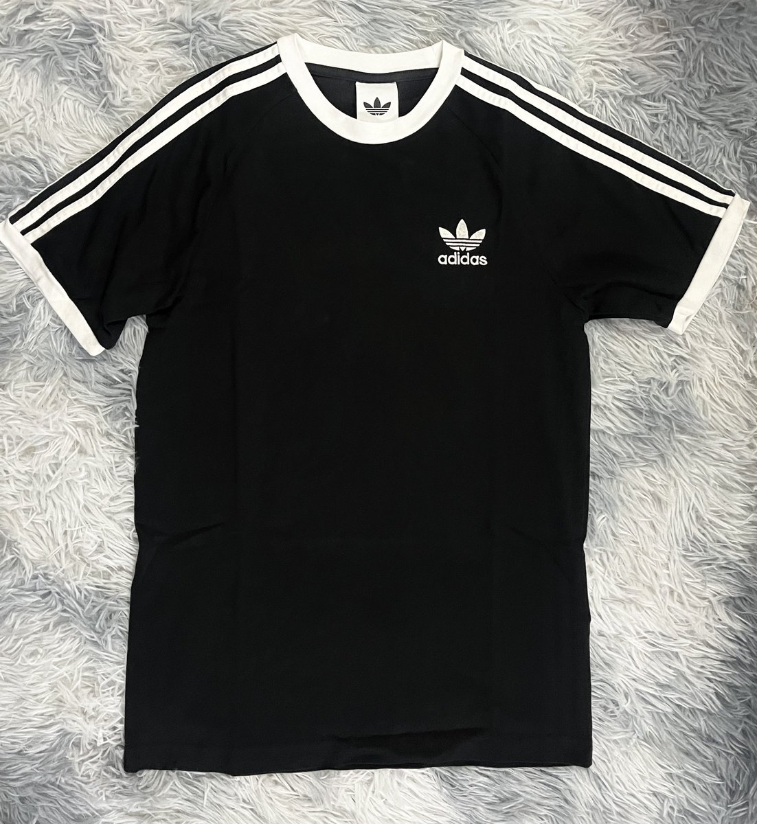 _sertid1's tweet photo. เสื้อยืด adidas สีดำแถบขาว แท้ โลโก้ปัก คอลเลคชั่นใหม่ล่าสุด สภาพใหม่ ไม่มีตำหนิ

อก 38 ยาว 26.5
ราคา 690 บาท

#ส่งต่อadidas #เสื้อadidas #ส่งต่อstylist #เสื้อผ้ามือ2 #เสื้อผ้ามือสอง #ส่งต่อเสื้อผ้ามือสอง #โล๊ะตู้เสื้อผ้า https://t.co/UVnrayBGrH