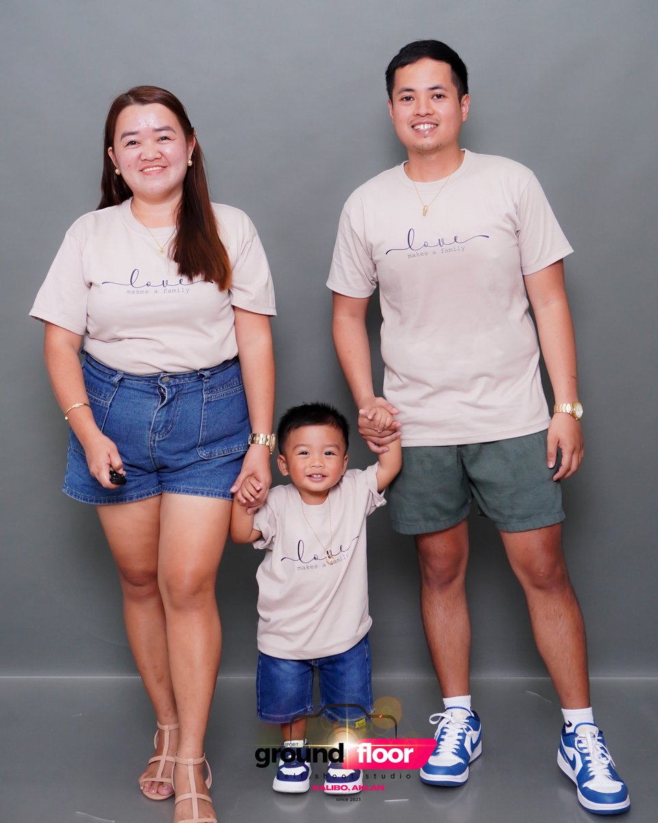 violet10_1's tweet photo. Serving looks just got exciting—welcome to Aklan’s first self-shoot studio. Take control with a clicker and live monitor. No pressure, just confidence. Rates start at ₱449 for unlimited shots. G/F Mijares Building, Kalibo. https://t.co/H4EuEMJQwf