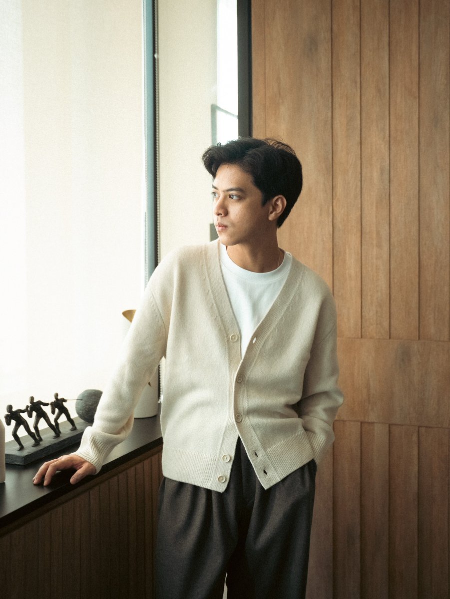 elputrazip's tweet photo. 260911 elputrasarira instagram post

A little moment in front of the camera with Uniqlo U Fall/Winter 2026!

Available from today, 11 September.

@/uniqloindonesia

#elputrasarira https://t.co/6Ygrk0DAt5