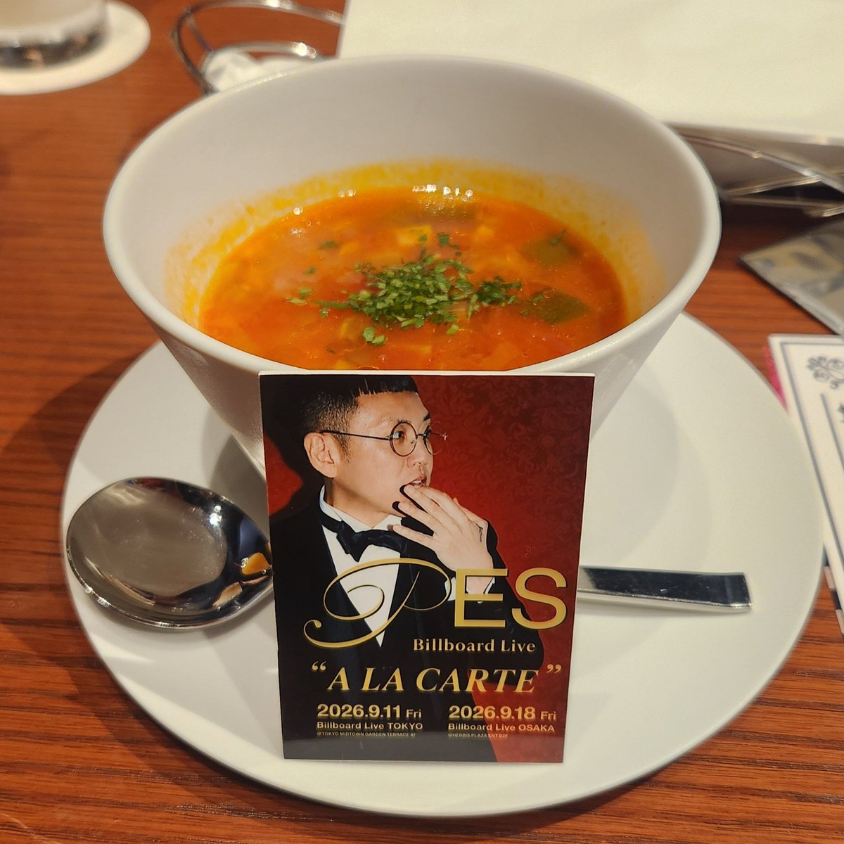 299loveTOP's tweet photo. …ちっっっっか！！！😳
え、アリーナなの？ってぐらい近くてビックリしたぜ
肉眼でPES君拝めると思わず最高ぅ～🙏🥹✨
1000年が今日は刺さったな～
他のも聴いて履修しておこ～っと🎧

そしてビルボード、ごはん美味しい🤤
普通にまたビルボードにも来たい笑

#PES #ALACARTE
#billboardtokyo https://t.co/niLwclThbn