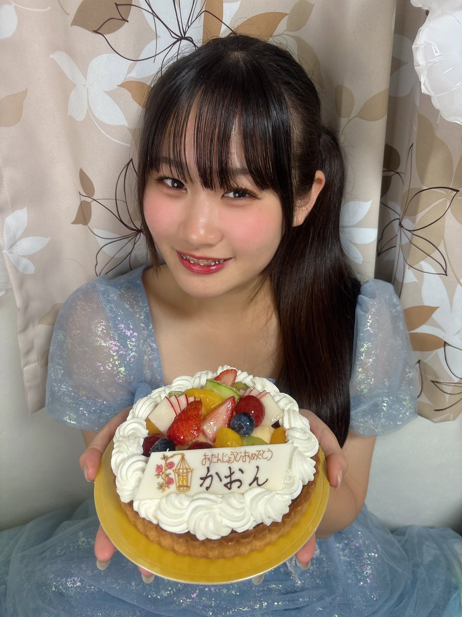 Kaon_menkoi's tweet photo. 誕生日を迎えて、19歳になりました🎂✨

たくさん笑う年にします🥰

#Menkoiガールズ https://t.co/5pTl1gjT8I