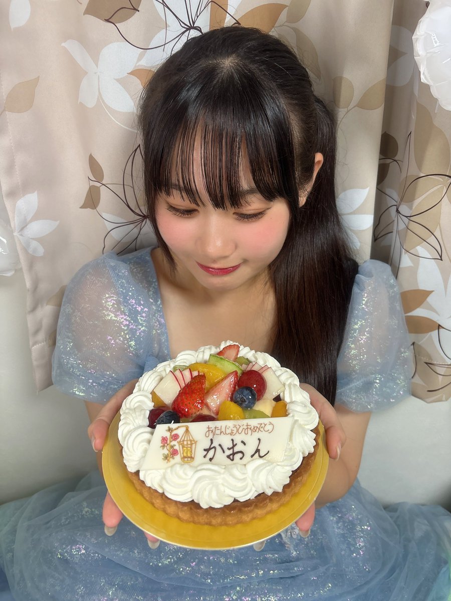 Kaon_menkoi's tweet photo. 誕生日を迎えて、19歳になりました🎂✨

たくさん笑う年にします🥰

#Menkoiガールズ https://t.co/5pTl1gjT8I