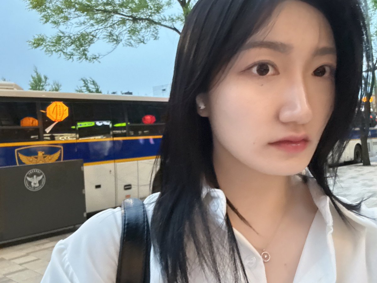 aeni9z's tweet photo. 긴머리 제발 https://t.co/qVx6OYwtdM