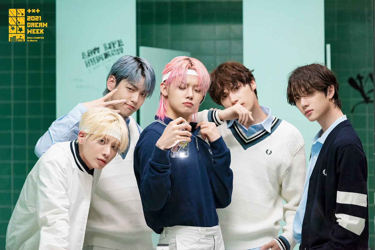 asylovemusic's tweet photo. #7DaysOfTXT #FridaysWithTXT 
TXT is my saviour🪽 yessirr.. i wanna be with TXT &amp; MOA forever
+ TXT's vocals is the only vocals that blessed my ears. They did lots of diff genre and it still good 
+ All of their songs r my taste grrr https://t.co/WJeWUCJ9du