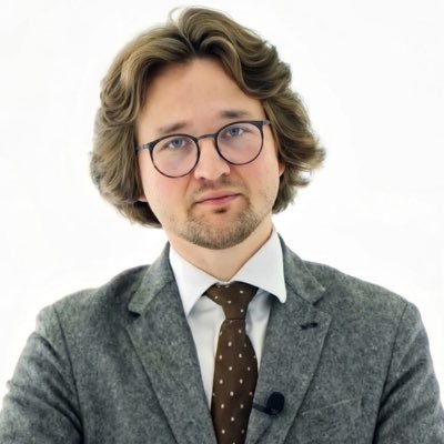 EdgeSerpent's tweet photo. Jak słyszycie określenie "przyspawani do stołków", to która partia polityczna przychodzi na myśl? https://t.co/H5jy07Ugty