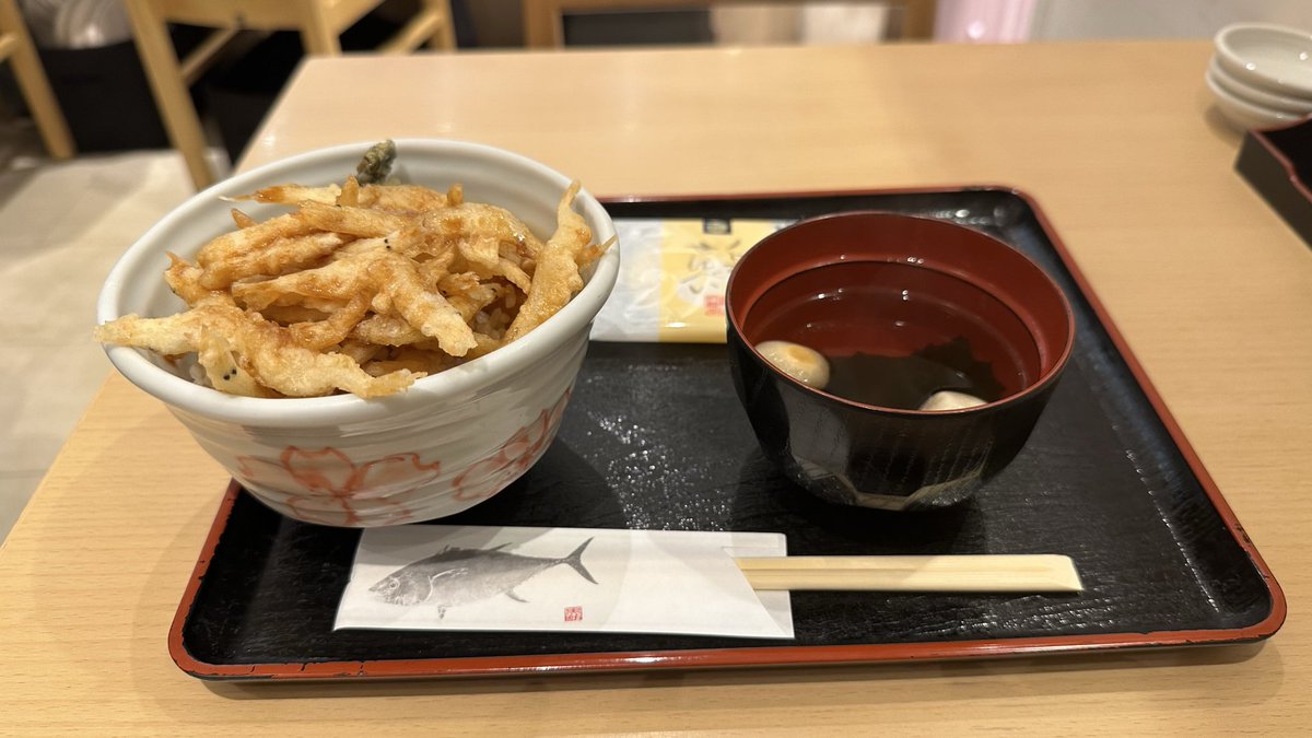 MM_______tu's tweet photo. 夕飯はずっと気になってた白えび天丼食べてきたよー！🦐🍚うまかったー！ https://t.co/YxFbuyK6c4