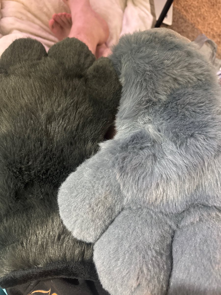 SuitsbyKosmo's tweet photo. Tail :3 he’s almost done :3 https://t.co/tENiqunvof