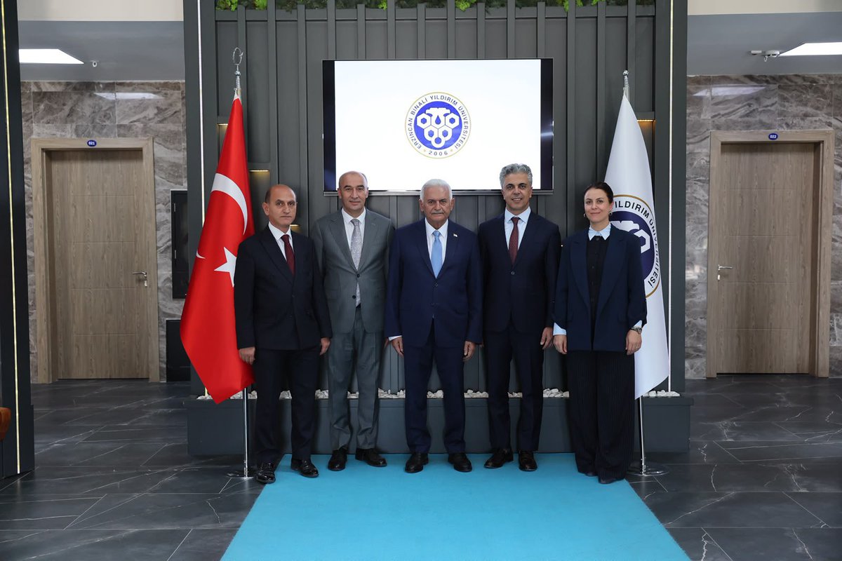 BY's tweet photo. Erzincan Binali Yıldırım Üniversitesi Rektörü Prof. Dr. Ufuk Kuyrukluyıldız’a hayırlı olsun ziyaretinde bulunduk.

Yeni görevinde kendisine başarılar diliyor, üniversitemiz ve #CanErzincan’ımız adına hayırlı hizmetlere vesile olmasını temenni ediyorum. https://t.co/GEl1iKsYcL