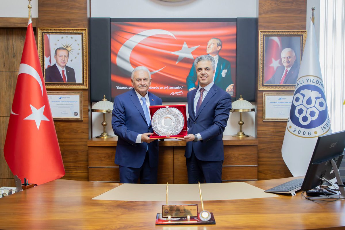 BY's tweet photo. Erzincan Binali Yıldırım Üniversitesi Rektörü Prof. Dr. Ufuk Kuyrukluyıldız’a hayırlı olsun ziyaretinde bulunduk.

Yeni görevinde kendisine başarılar diliyor, üniversitemiz ve #CanErzincan’ımız adına hayırlı hizmetlere vesile olmasını temenni ediyorum. https://t.co/GEl1iKsYcL