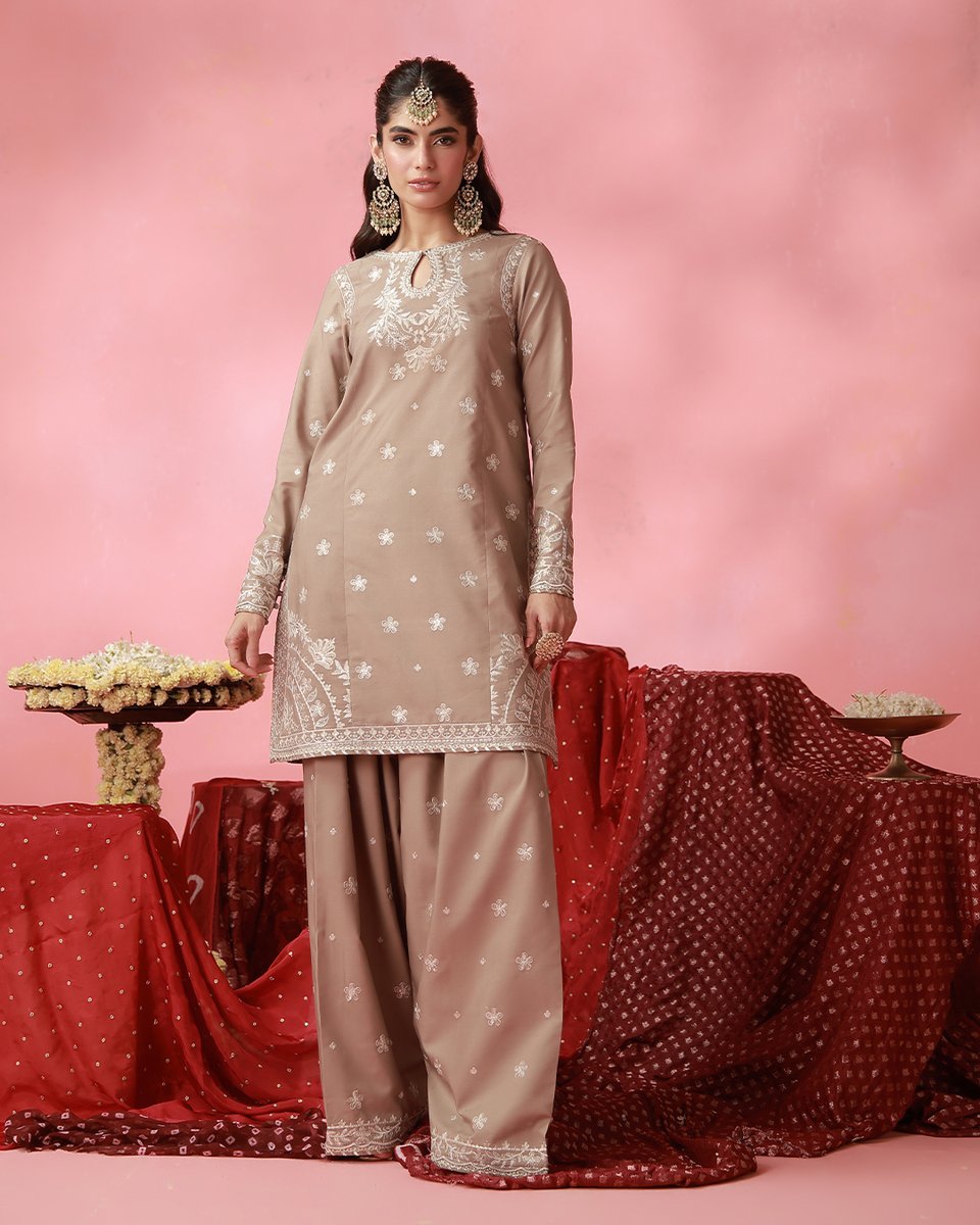 asimjofa's tweet photo. Festive Collection by Asim Jofa | Launching Tomorrow (12th) September at 6 PM
AJUFC-04 | Unstitched | 2 PCS
An ode to refined neutrals, this beige ensemble transforms subtle tones into a luxurious festive statement.
#AsimJofa #FestiveCollection #PakistaniFashion #FestiveVibes https://t.co/KZBrJanLfD