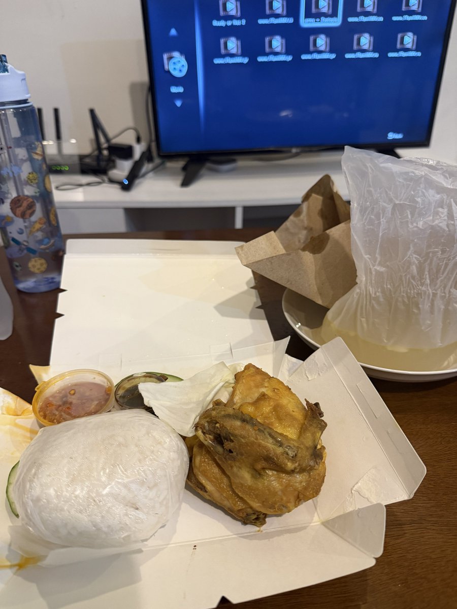 diffbih's tweet photo. *us eating ayam gepuk*

bb: so later no pssy eating la kan
me: huh? *realising what's happening &amp; just proceed to laugh*

i ordered set pedas, he ordered extra pedas 🙄 aint no one getting head afterwards for sure 🤣 sokay before ayam gepuk, craving has been satisfied 😋 https://t.co/tgO5Fmd1iQ