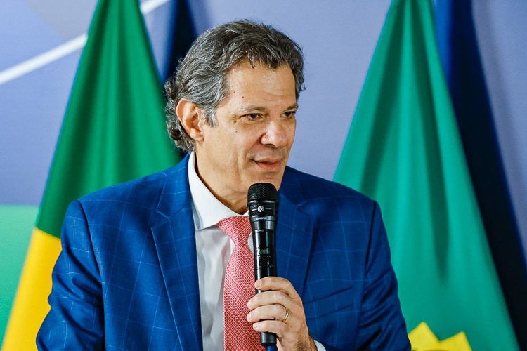 lunazarattini's tweet photo. SENTIU! O prefeitinho bolsonarista Ricardo Nunes entrou com queixa-crime contra Haddad. 

O motivo? Haddad revelou no debate da Band que parte do dinheiro pago por Nunes para instalar wi-fi público foi desviado para o PCC e para financiar o filme Dark Horse. https://t.co/tuxg292fq7