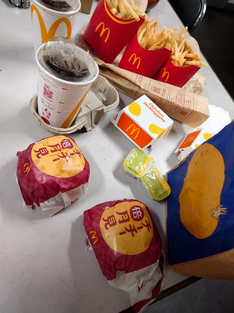 ogi_nora's tweet photo. お月見マックパーリー https://t.co/2QdJisvuo3