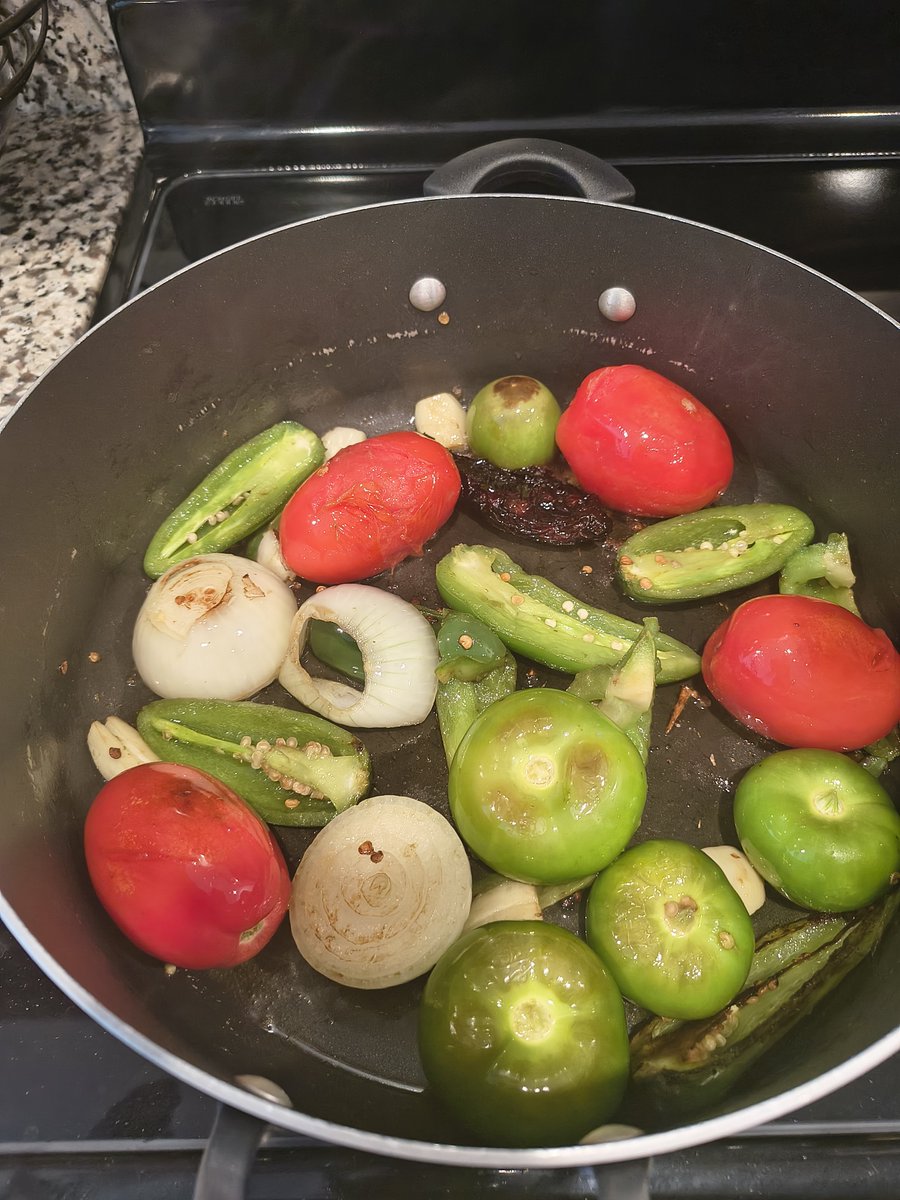 IP_Innovator's tweet photo. @tacokingX What a way to start the weekend!  I made this concoction the other day and it wasn't too bad.. https://t.co/Uqi0QJB0Jf