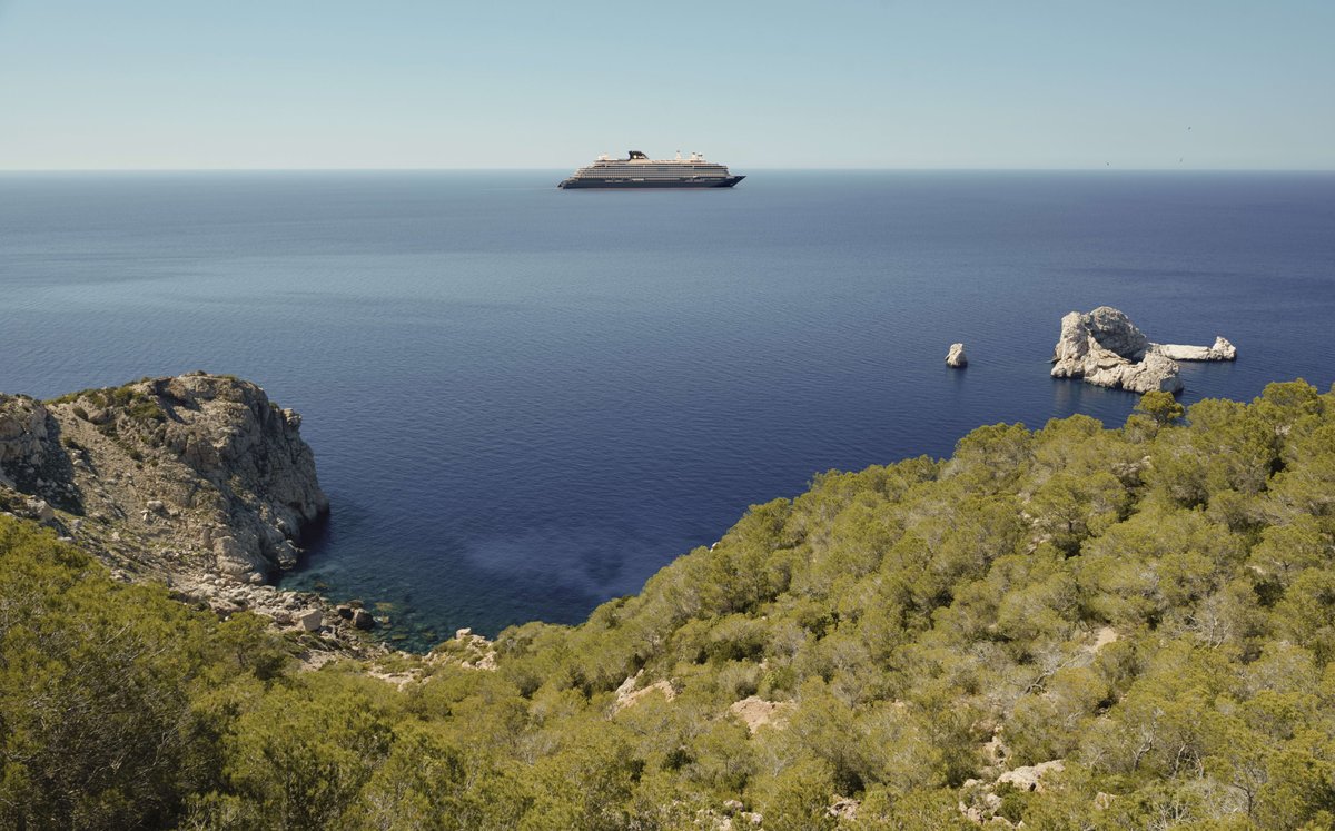 splendorvaca's tweet photo. Imagine celebrating Christmas with a candlelit concert inside Gibraltar’s spectacular St Michael’s Cave. Let’s reserve your suite and make this Christmas one you will still be talking about next year.  
#ExploraJourneys #OceanStateOfMind

#luxurytravelagency #splendorvacations https://t.co/E2i8YAah8g