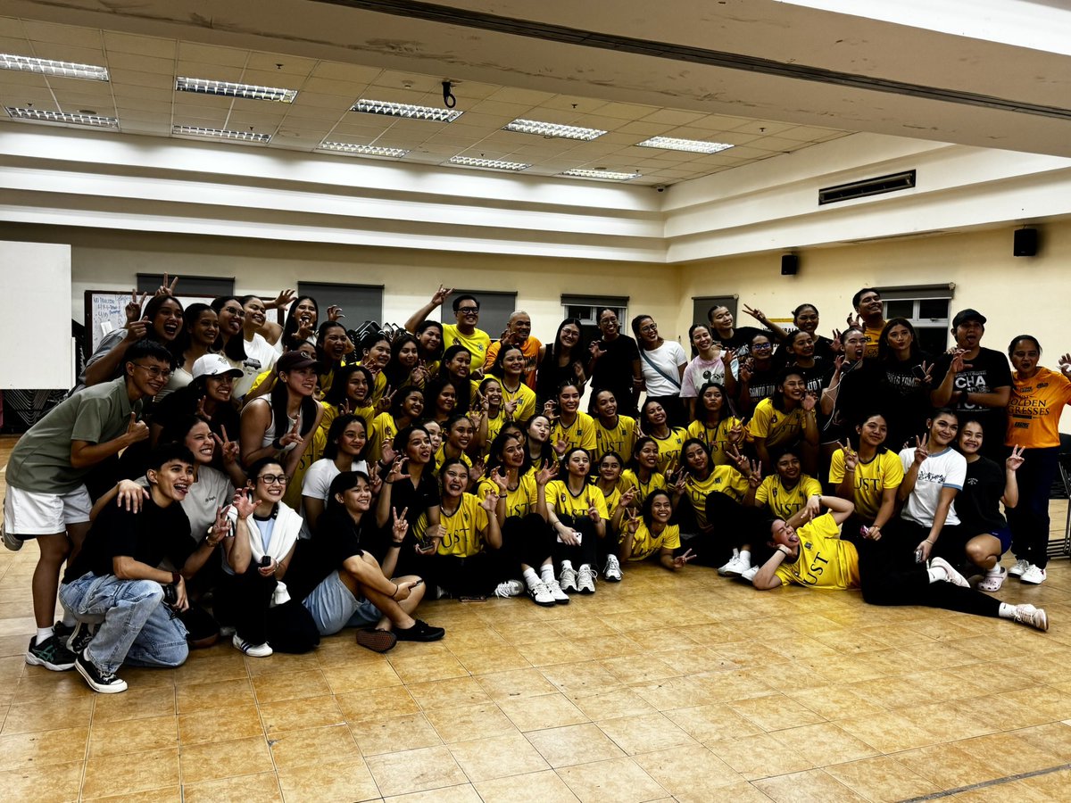 Macyloves02's tweet photo. More than a team. This is family. ๐
Plemas, our USTGVT family with the current roster and our beloved alumni. Raaaaaaawr! ๐ฏ๐๐ฏ๐๐ฏ๐๐ฏ
#GoUSTe #LabanUSTe #ParaSaUSTe #OneForUST https://t.co/LGp6zsy54J