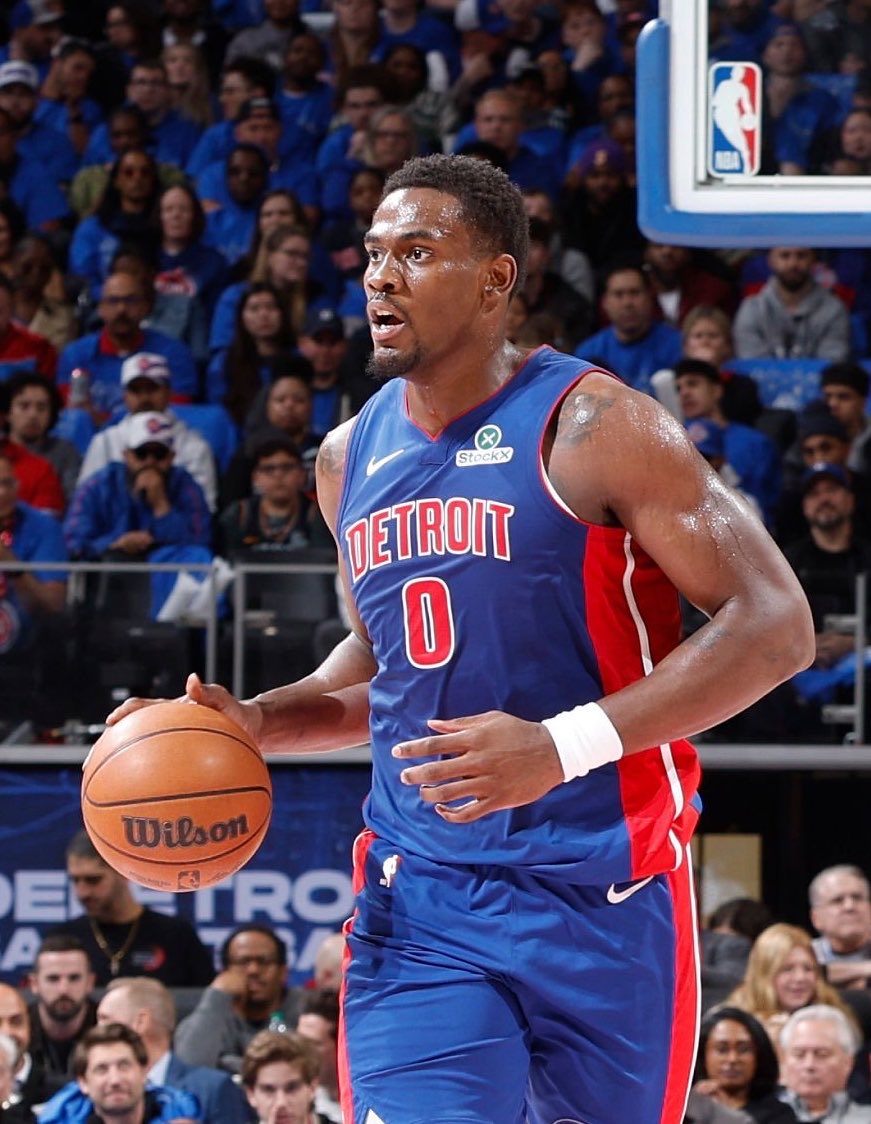 TheDunkCentral's tweet photo. Jalen Duren is reportedly rejecting the Detroit Pistons’ five-year, $190 million offer and is seeking more than $200 million, per @sam_amick 

“Per league sources, Detroit’s last offer was a five-year deal in the $190 million range. Duren, who is eligible to receive a five-year, $287 million contract, is seeking at least $200 million. As is the case with any player’s contract negotiation, the use of player or team options in the deal significantly impacts the final number.”

(Via https://t.co/gq9LQuBuau)