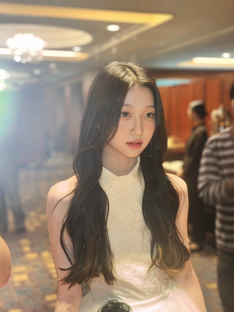 roavexxuu's tweet photo. 시상식사진더주세요.. 너무여신이라마음이힘들음
260902 플챗 #로아 https://t.co/MThNZkckJA