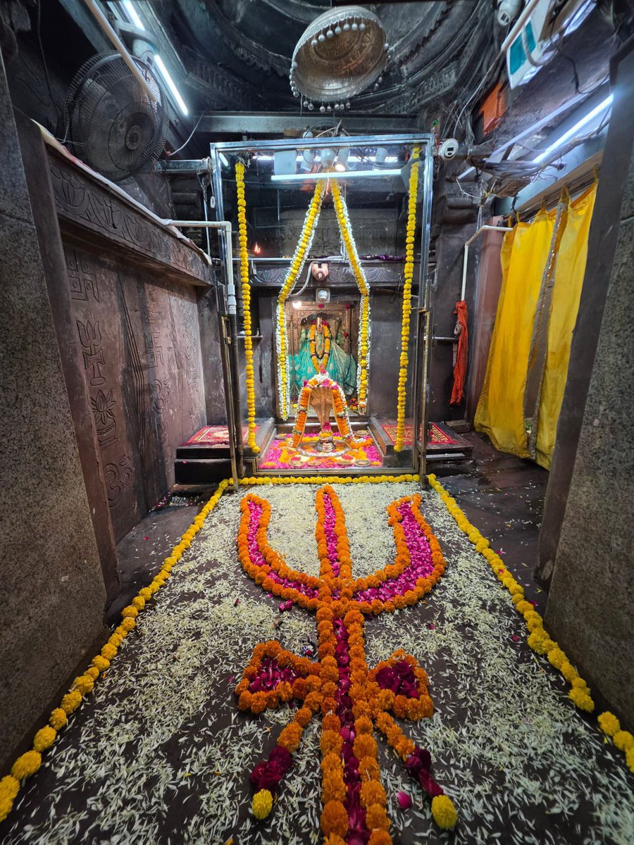 12Jyotirling's tweet photo. श्री ॐकारेश्वर ज्योतिर्लिंग संध्याकालीन आरती श्रृंगार | 11.09.2026

Shri Omkareshwar Jyotirlinga Evening Aarti Shringar | 11.09.2026 https://t.co/4s8J9u7zoA