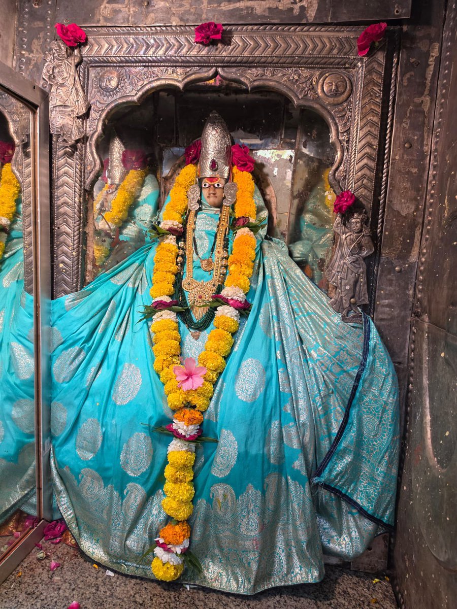 12Jyotirling's tweet photo. श्री ॐकारेश्वर ज्योतिर्लिंग संध्याकालीन आरती श्रृंगार | 11.09.2026

Shri Omkareshwar Jyotirlinga Evening Aarti Shringar | 11.09.2026 https://t.co/4s8J9u7zoA