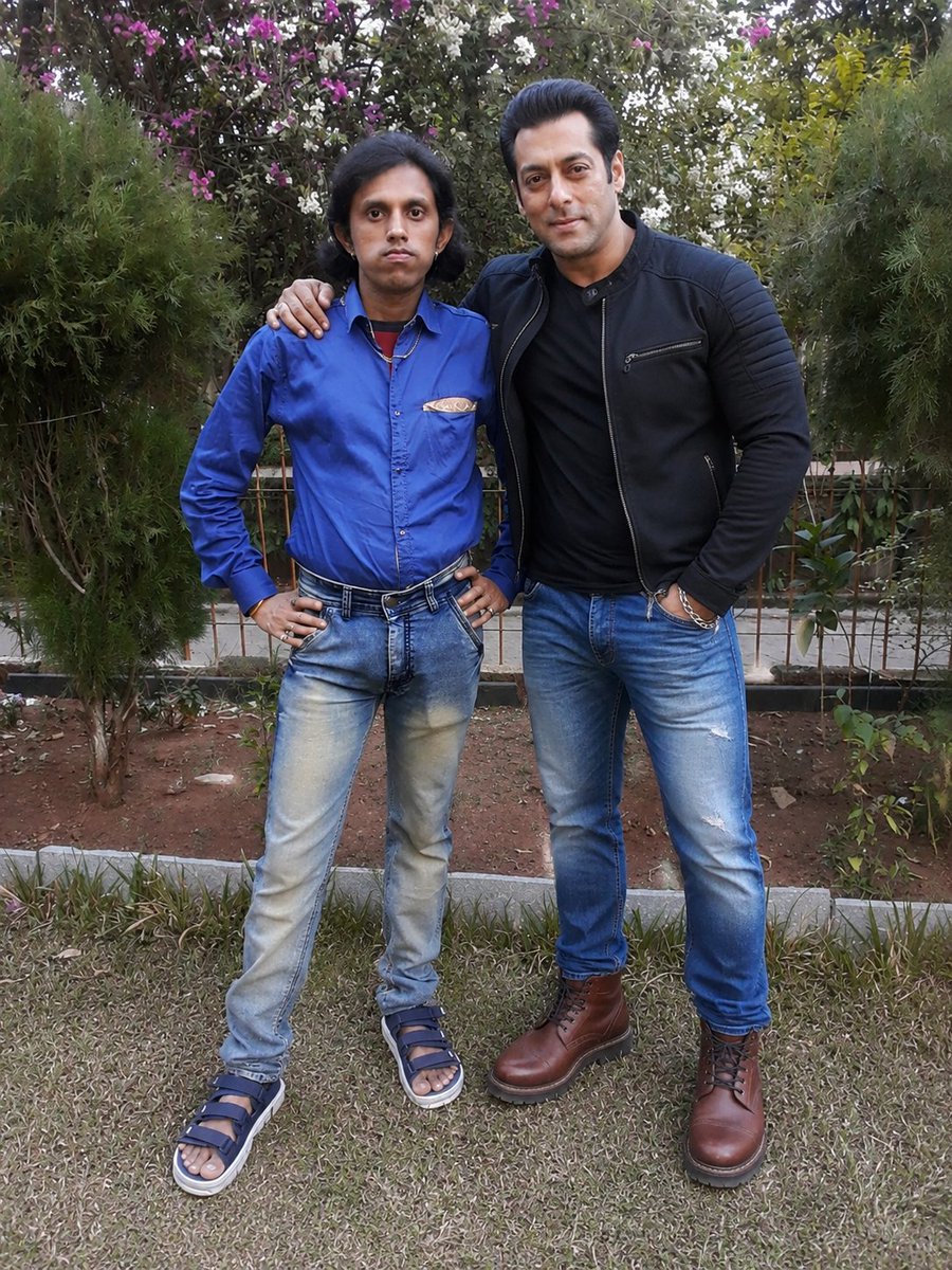 SimratBhatt_9's tweet photo. Me And Salman Khan Sir https://t.co/0b6EnyKLgr