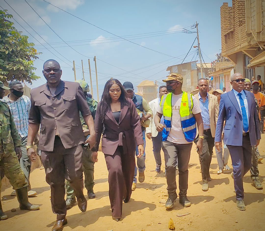 AlfredKayin's tweet photo. Dada @FannyKaj1 , et les deux vice-gouverneurs du Sud-Kivu se sont rendus à #Kadutu , à #Bukavu, pour apporter assistance et réconfort aux familles touchées par l'incendie survenu ce jeudi 10 septembre 2026. https://t.co/QiGuwSZX4x