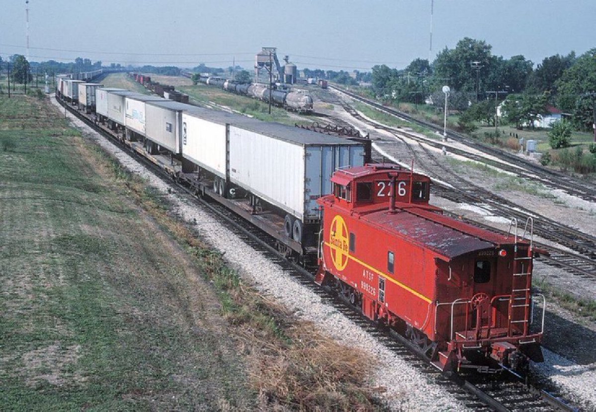 SantaFeAlways's tweet photo. Santa Fe 
Caboose 999226
Marceline, MO
April 1983

Roger Puta Collection
Description by Marty Bernard
Public Domain 🇺🇸 https://t.co/CgpAcOG0Ob