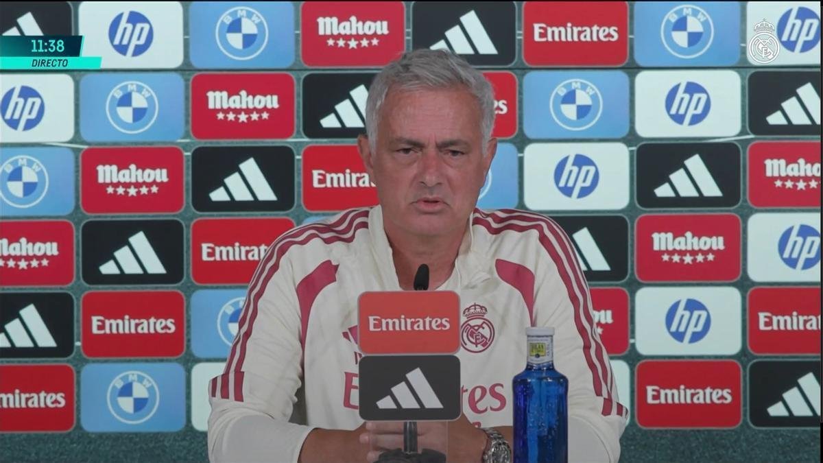 IzPremierSports's tweet photo. ¡LA FINAL DEBE SER EN EL BERNABÉU!
El otro día José Mourinho admitió que la final del mundial 2030 en vez de en Marruecos debe ser en el estadio Santiago Bernabéu de Madrid, ya que es uno de los mejores estadios del mundo y acoje una extensa historia del club que juega ahí. https://t.co/HKI8D0kPFf